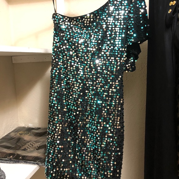 As U Wish- Small Beautiful Sequin Dress - - Picture 5 of 5